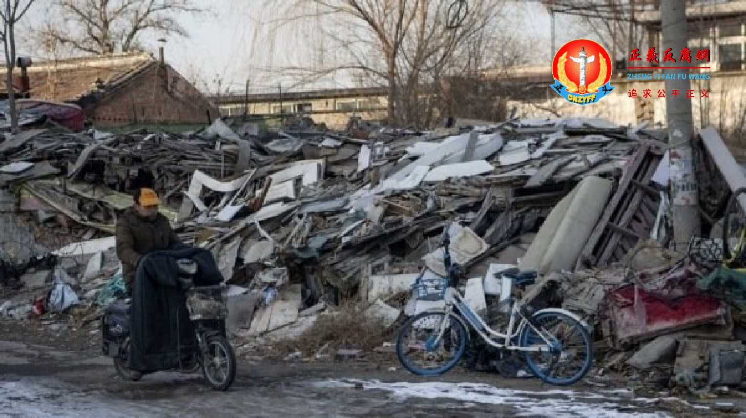 河北省秦皇岛市山海关区民众家庭被当地政府禁柴封灶，民众说，“冻得我直哭。”.png