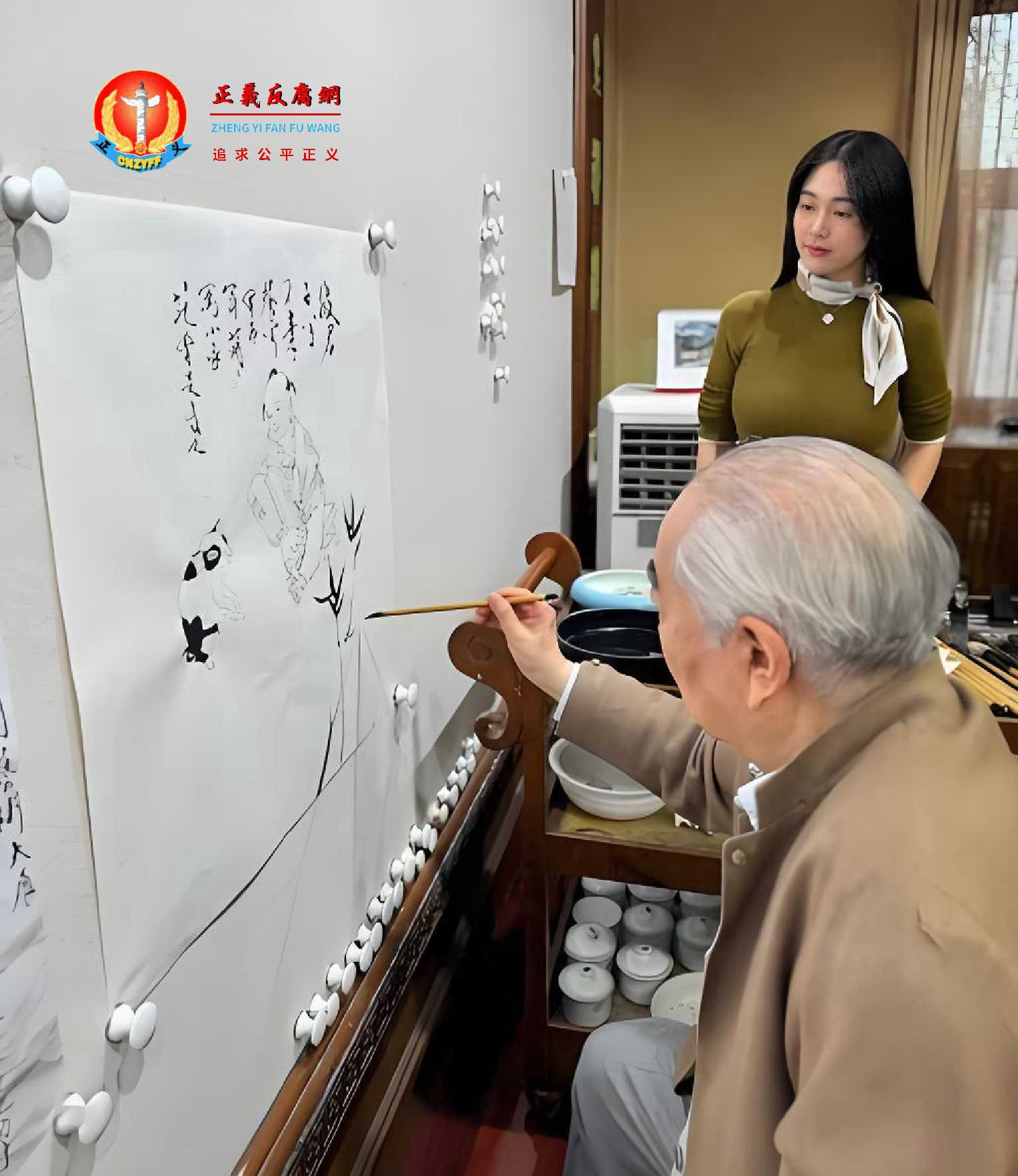 图为著名书画家范曾与吾妻徐萌女士照。.jpg 图为著名书画家范曾与吾妻徐萌女士照。.jpg