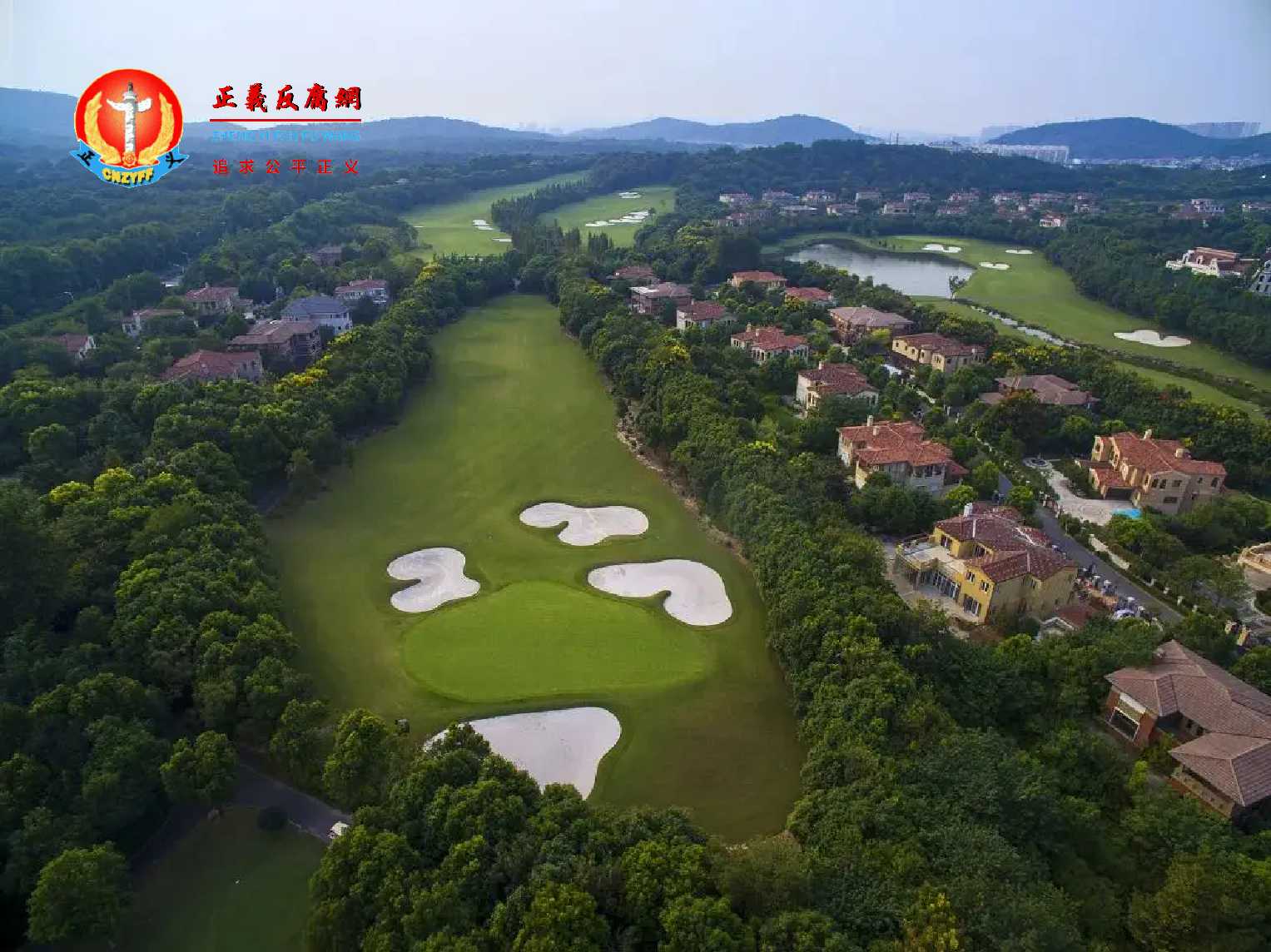 图为南京紫金山脚下的钟山高尔夫全景.jpg