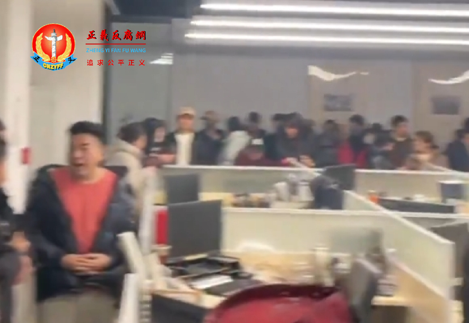 微视频｜为讨要拆迁费，西安曲江数百村民占领区政府