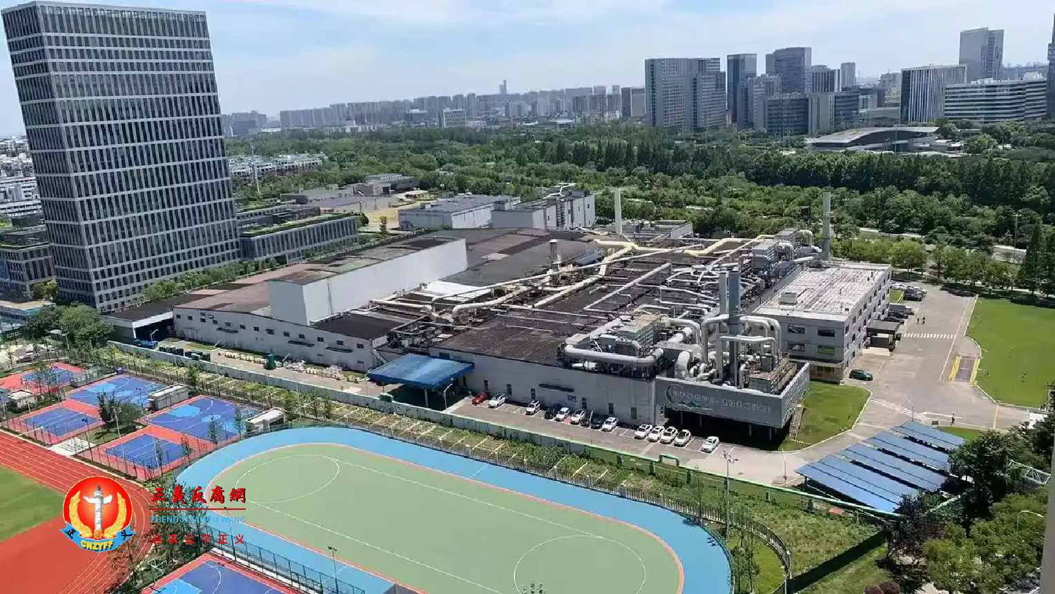 杭州顶正包材有限公司与涉事学校相邻。.png
