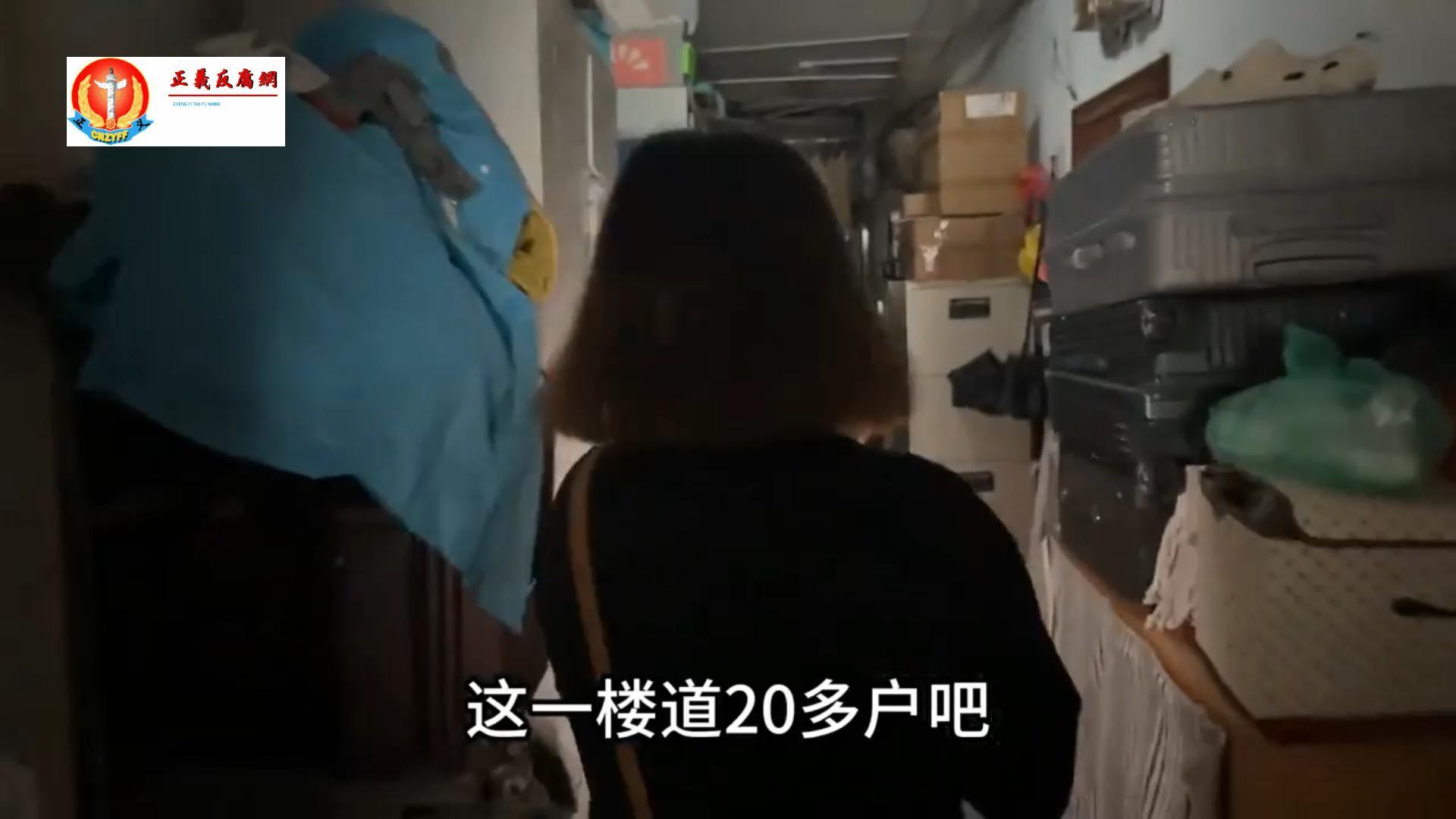 北京朝阳区核心区位延静里，70年的楼房破破烂烂，五口人住11平米。.jpg