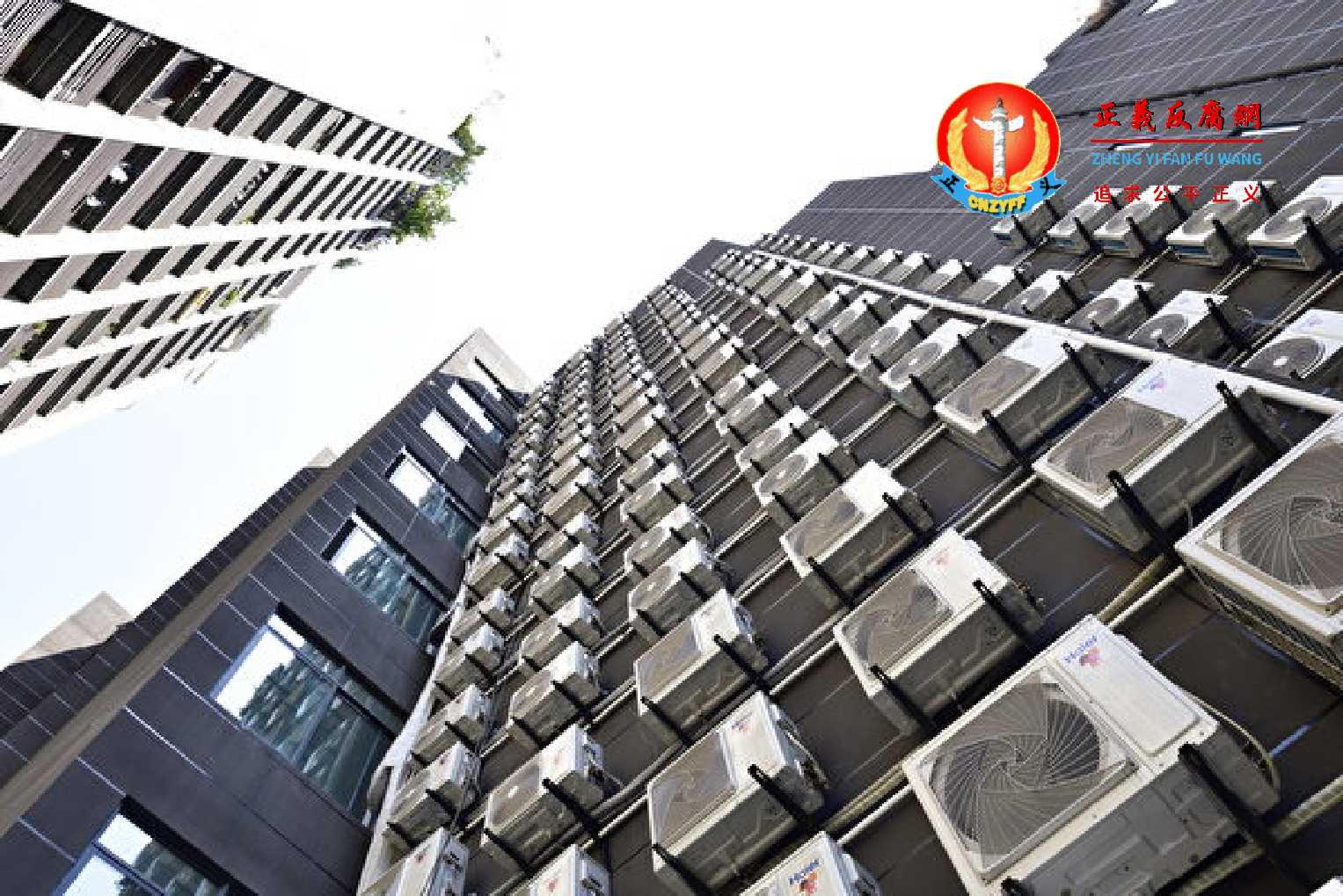 河南郑州市瀚宇天悦2期小区业主反映，她家一套小三居，一个月电费竟将近2000度，“空调都不敢开！”示意图.jpg