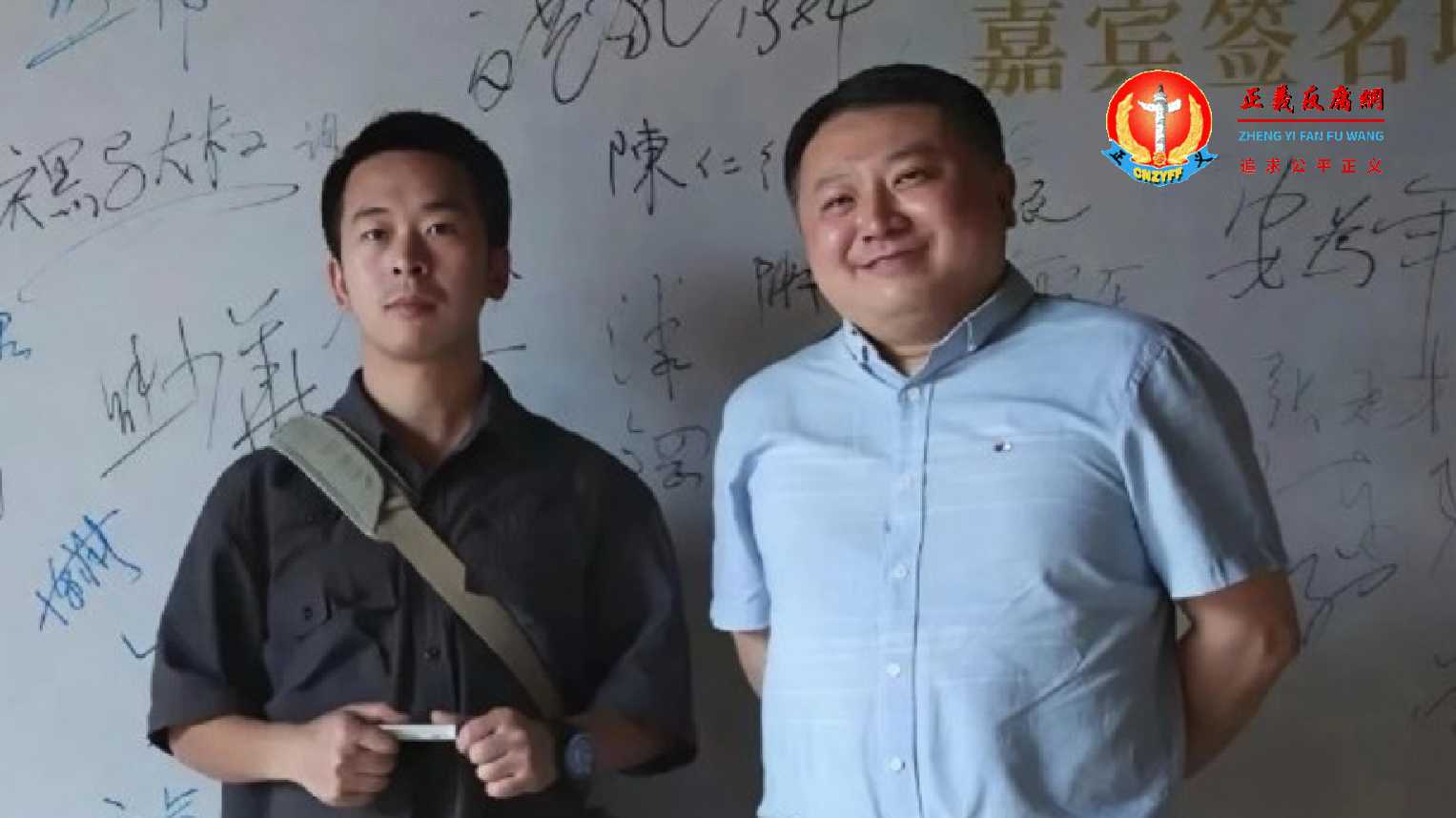 2026年2月14日,前调查记者刘虎被取保候审,回到家中。他因为发布一篇关于成都当地官员滥用权力的文章而被成都警方跨省抓捕。.jpg 2026年2月14日,前调查记者刘虎被取保候审,回到家中。他因为发布一篇关于成都当地官员滥用权力的文章而被成都警方跨省抓捕。.jpg